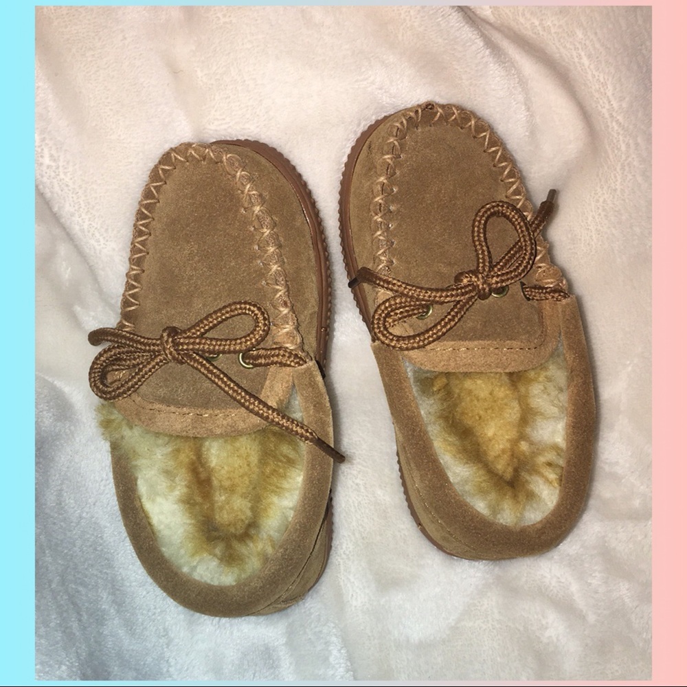 NWOT Children’s Cloud Nine Sheepskin Slippers